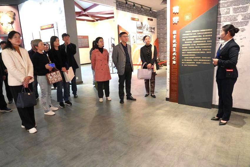 标题:省委讲师团、成人文学
赴华容区开展“大思政课”“百马行动”观摩宣讲活动.docx